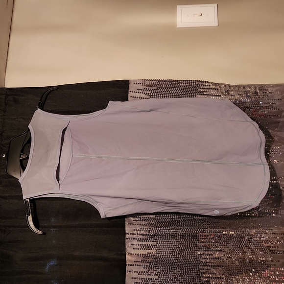 ⭐️LULULEMON TANK - Picture 2 of 3